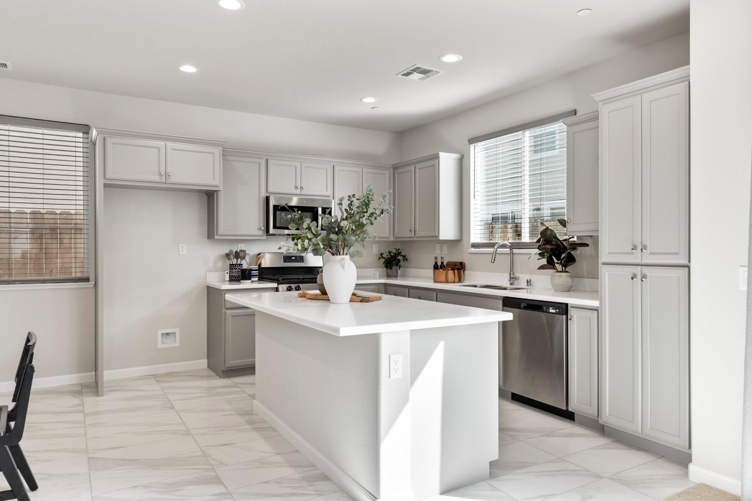 Detail Gallery Image 7 of 36 For 3922 Dedication Dr, Turlock,  CA 95382 - 3 Beds | 2/1 Baths
