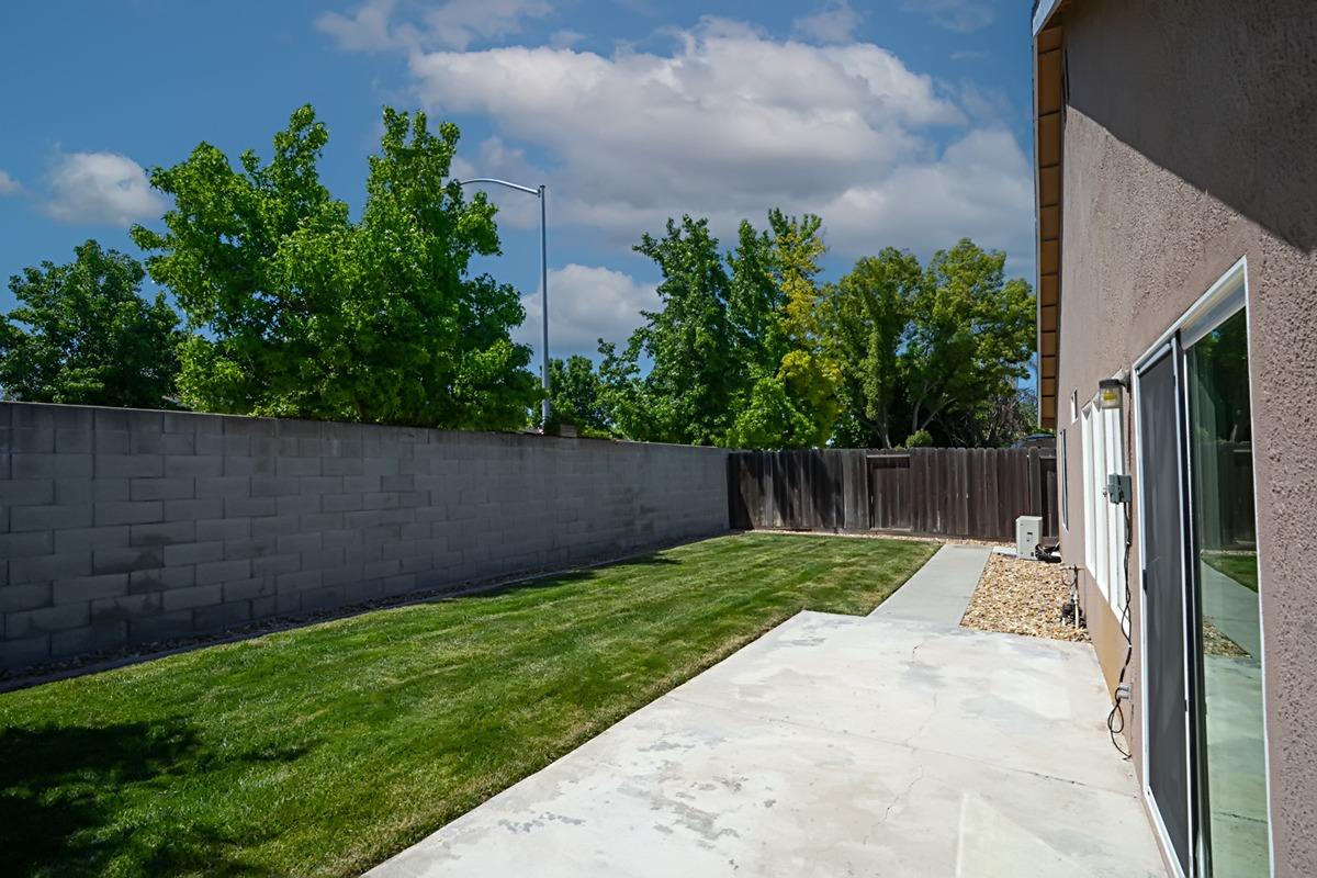 Detail Gallery Image 10 of 12 For 1839 Washo Way, Stockton,  CA 95206 - 4 Beds | 2 Baths