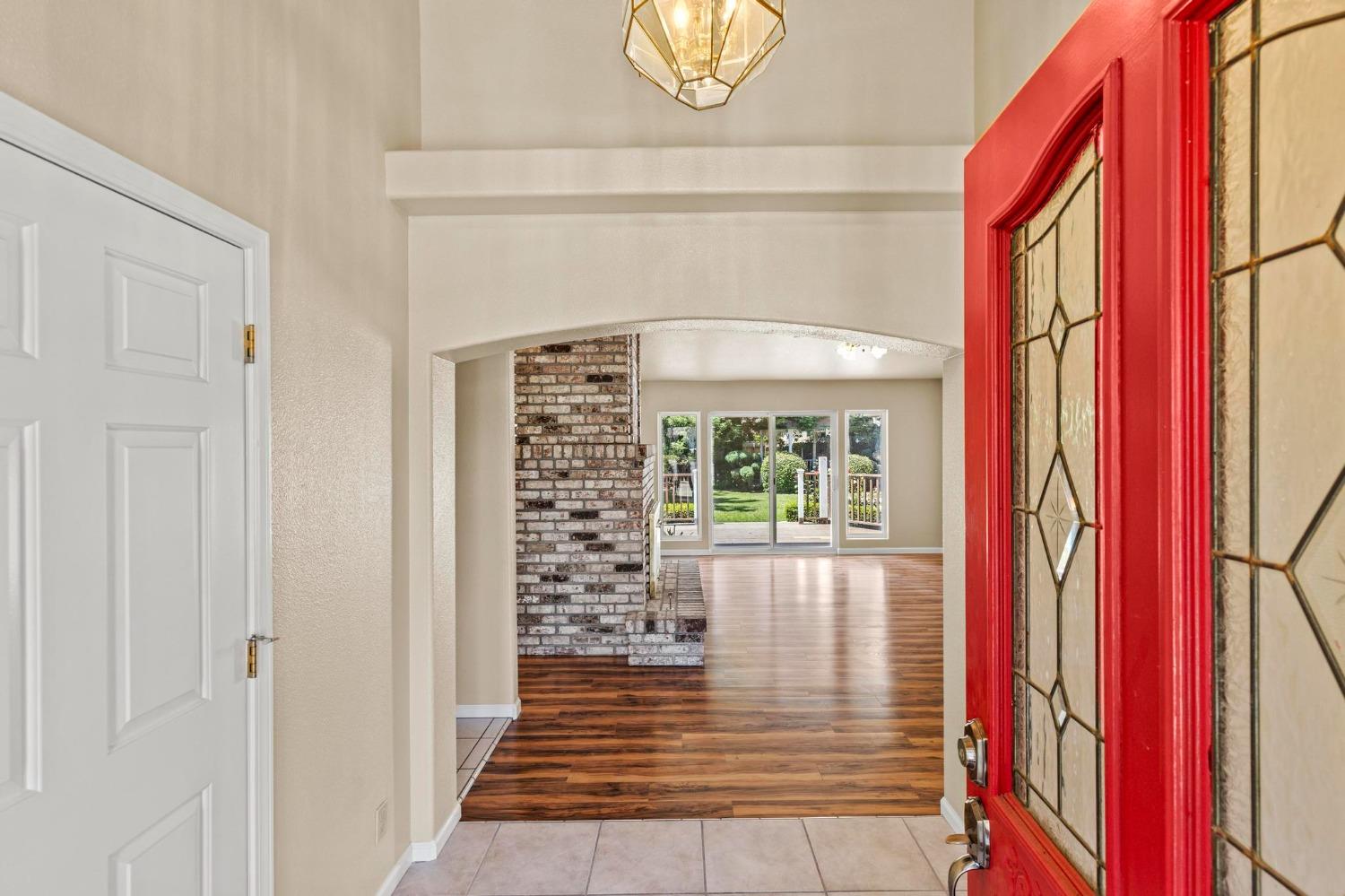 Detail Gallery Image 5 of 42 For 1840 Saratoga Ct, Yuba City,  CA 95993 - 3 Beds | 2 Baths