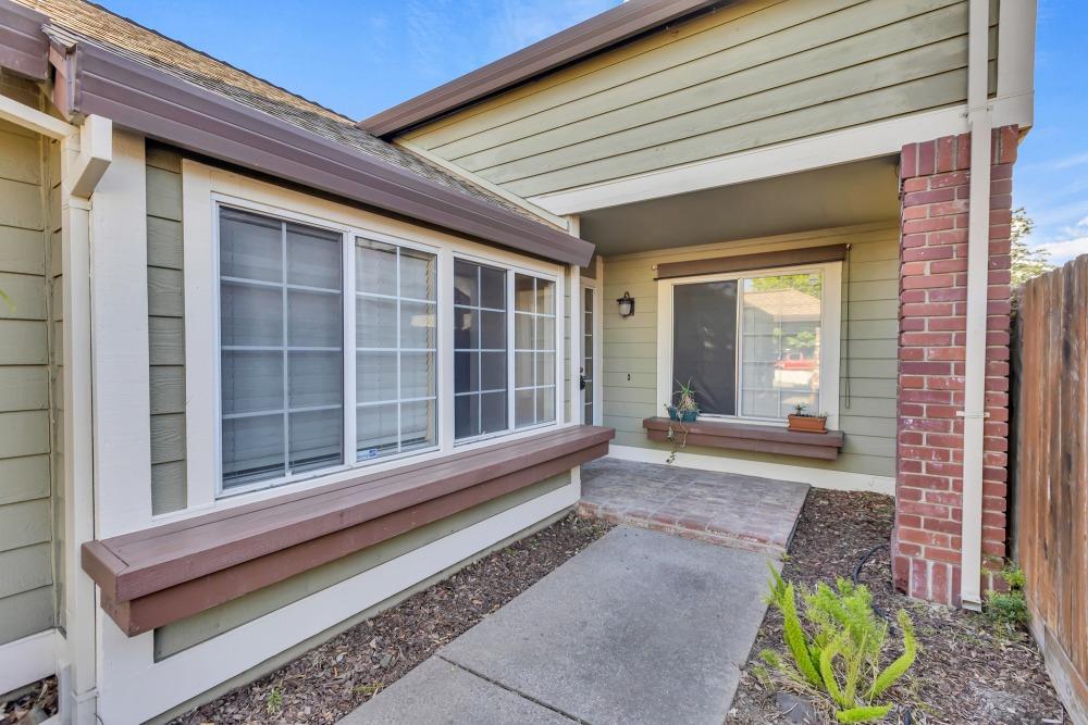Detail Gallery Image 5 of 38 For 8068 Cardale Way, Sacramento,  CA 95829 - 3 Beds | 2 Baths