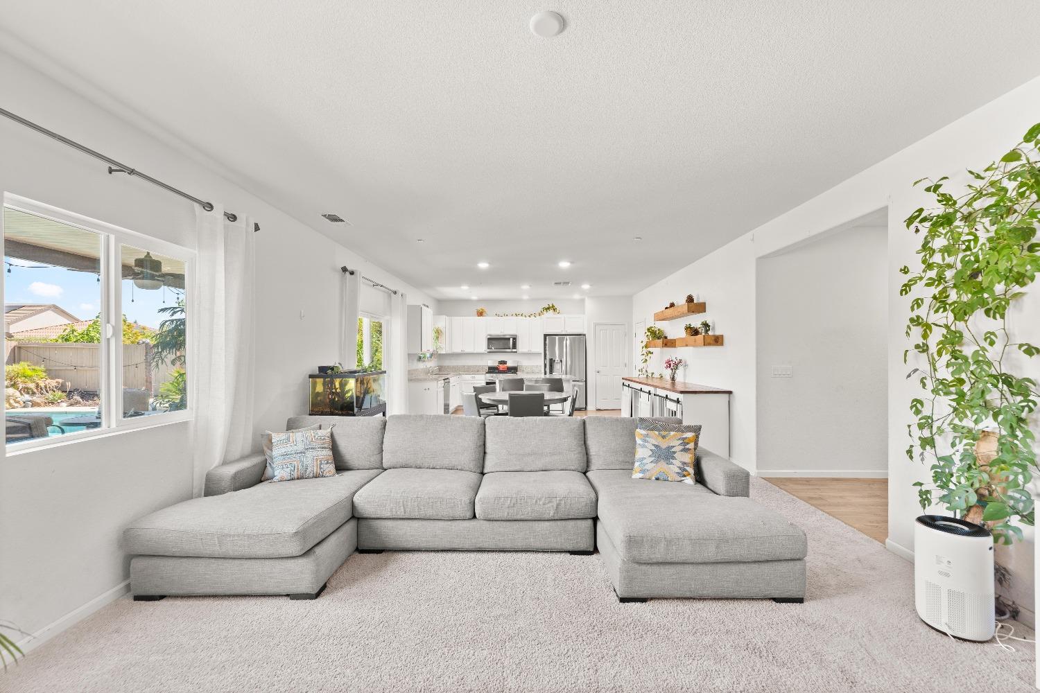 Detail Gallery Image 14 of 49 For 1033 Solstice St, Roseville,  CA 95747 - 4 Beds | 3 Baths