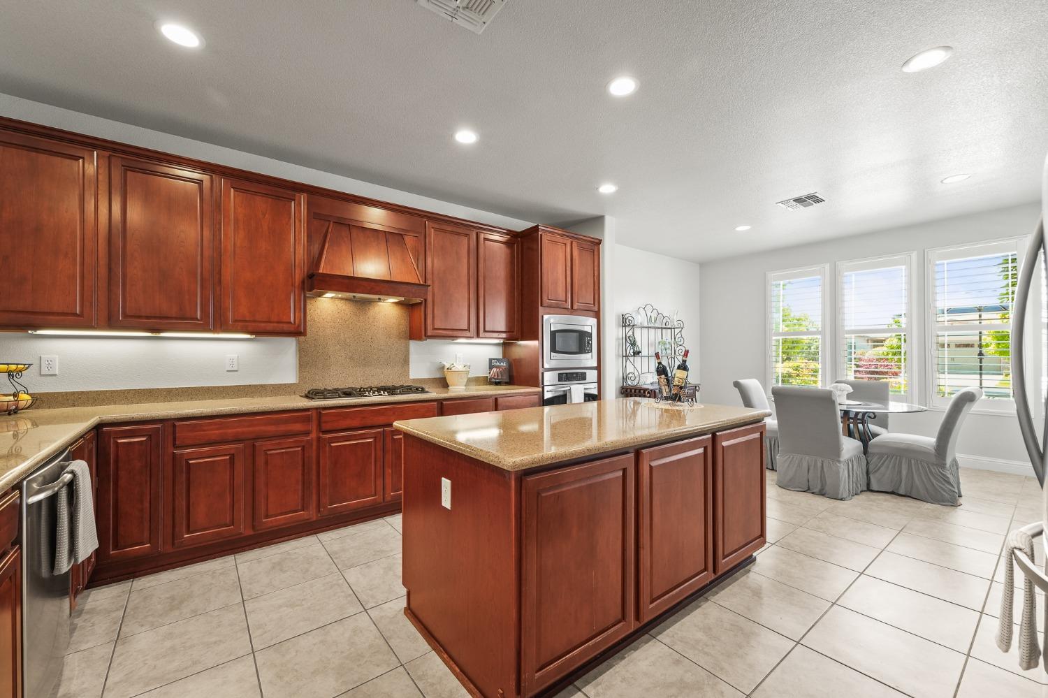 Detail Gallery Image 14 of 66 For 2386 Birdsong Pl, Manteca,  CA 95336 - 2 Beds | 2 Baths
