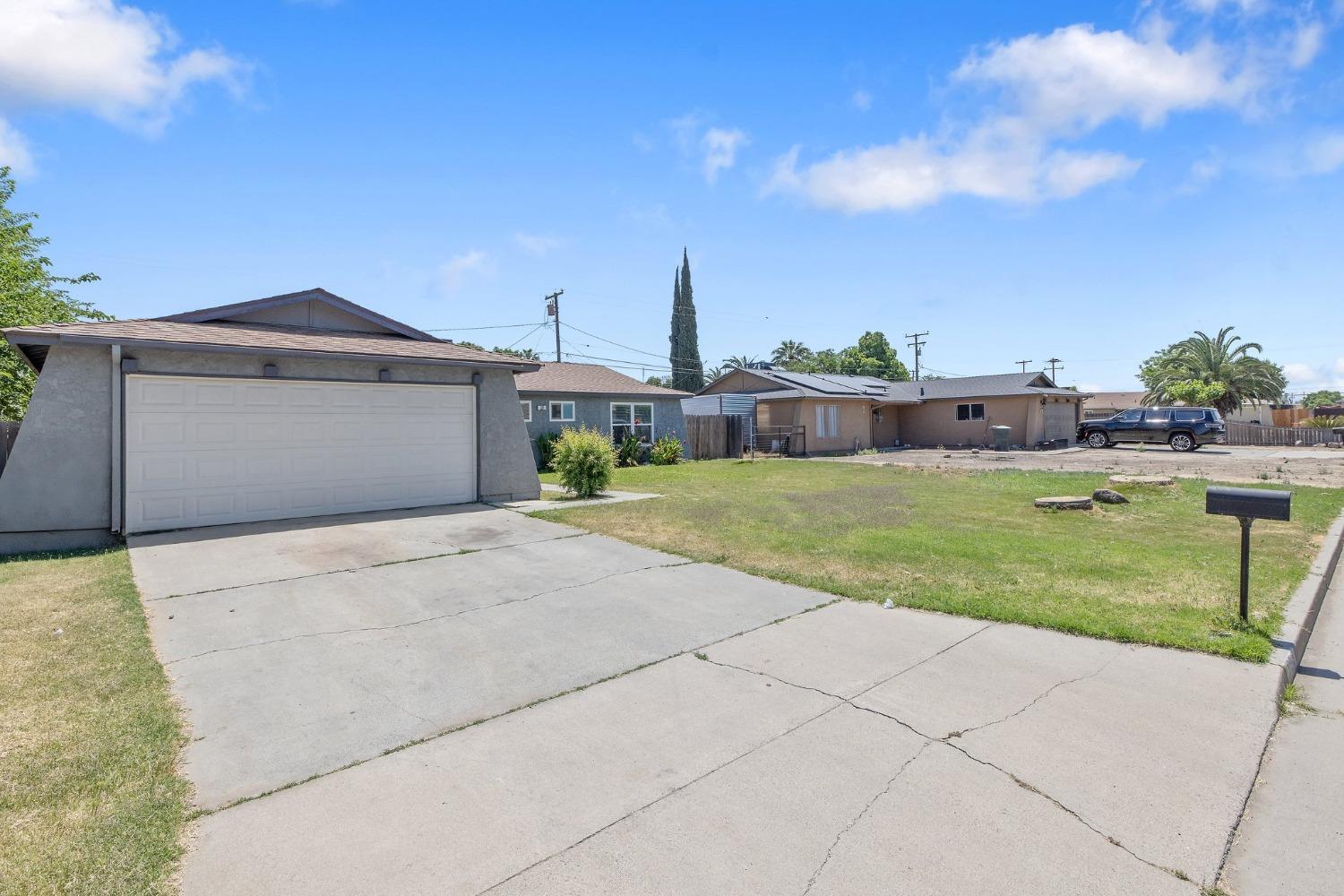 Detail Gallery Image 3 of 38 For 709 Shasta Dr, Hanford,  CA 93230 - 4 Beds | 2 Baths