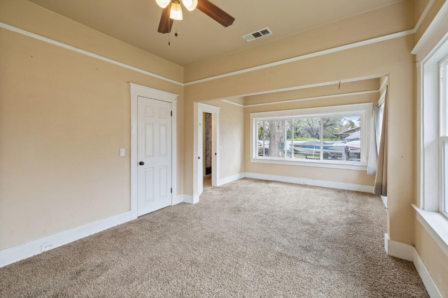 Detail Gallery Image 8 of 11 For 3264 E Kerckhoff Ave, Fresno,  CA 93702 - 3 Beds | 2 Baths