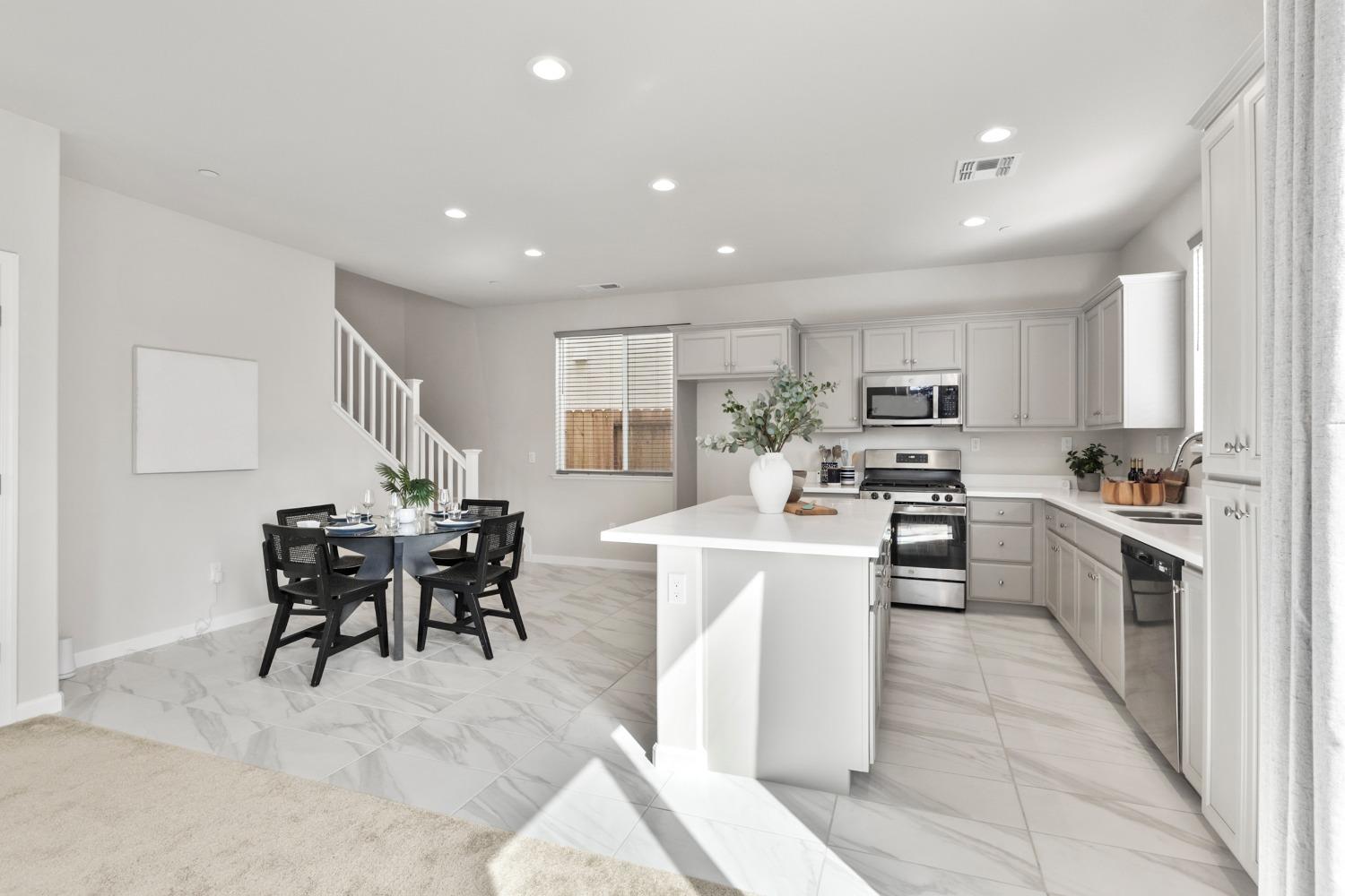Detail Gallery Image 11 of 36 For 3922 Dedication Dr, Turlock,  CA 95382 - 3 Beds | 2/1 Baths