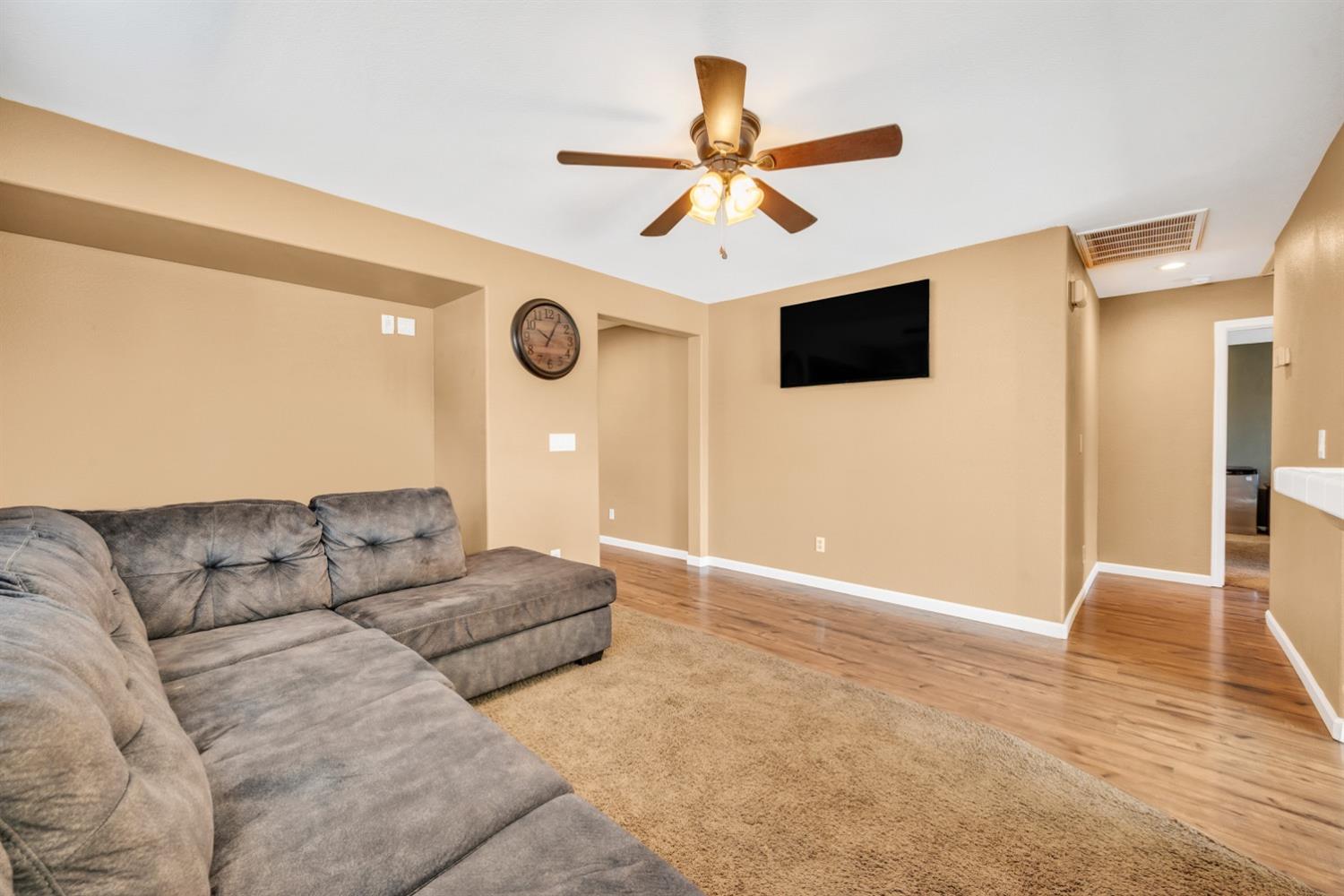 Detail Gallery Image 14 of 47 For 1684 Valley Meadows Dr, Olivehurst,  CA 95961 - 3 Beds | 2 Baths