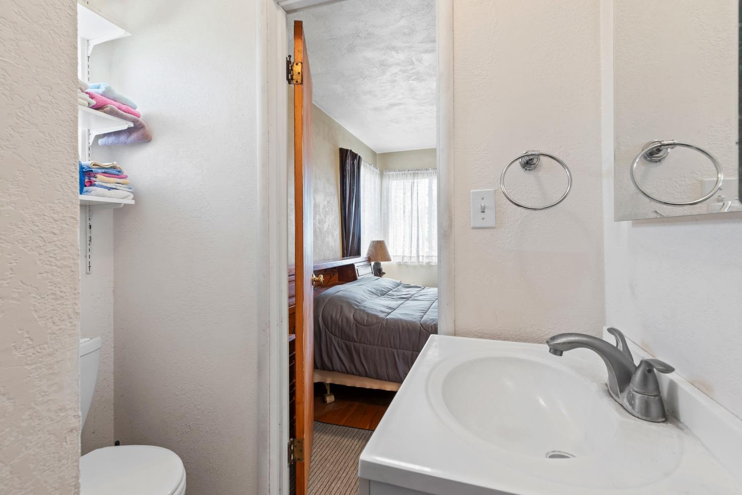 Detail Gallery Image 23 of 42 For 515 Locust Ave, Manteca,  CA 95337 - 3 Beds | 2 Baths