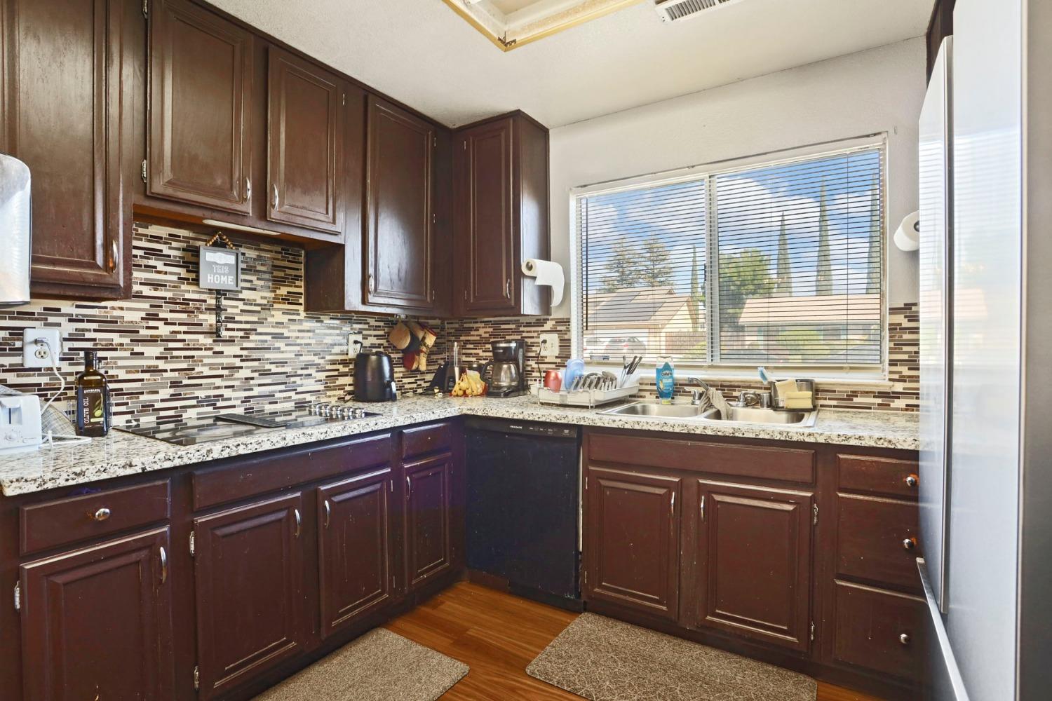 Detail Gallery Image 11 of 35 For 1122 Morning Dew Pl, Stockton,  CA 95210 - 3 Beds | 2/1 Baths