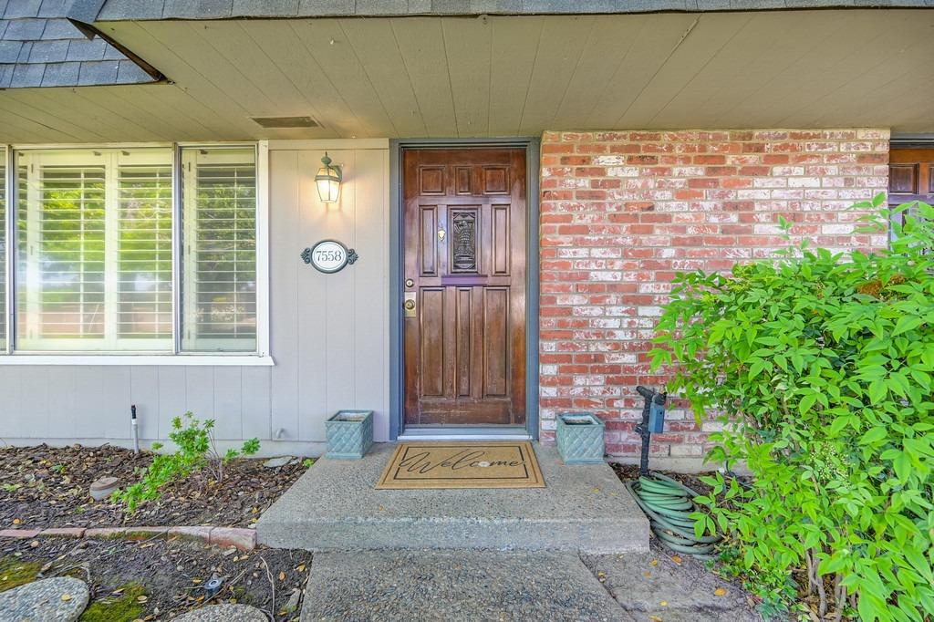 Detail Gallery Image 3 of 37 For 7558 Fairway Two Ave, Fair Oaks,  CA 95628 - 3 Beds | 2/1 Baths