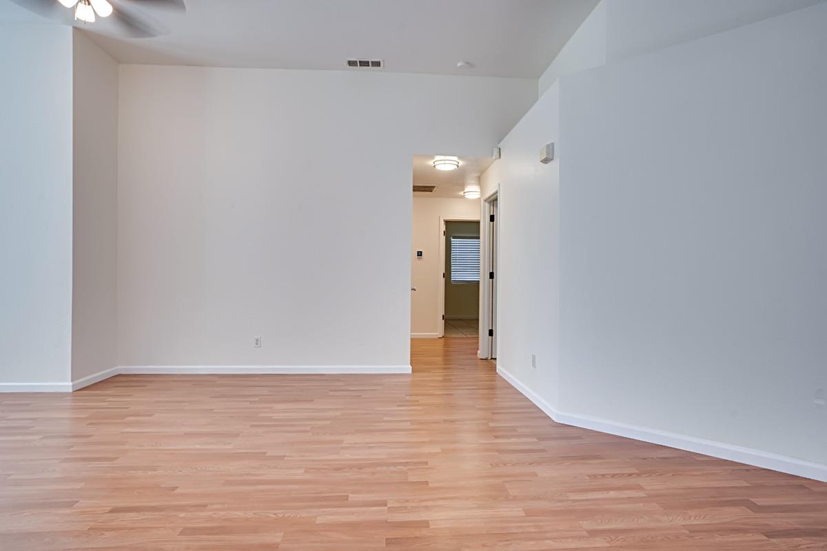 Detail Gallery Image 5 of 12 For 1839 Washo Way, Stockton,  CA 95206 - 4 Beds | 2 Baths