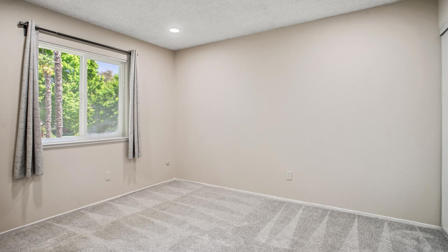 Detail Gallery Image 26 of 39 For 8903 Salmon Falls Dr #B,  Sacramento,  CA 95826 - 4 Beds | 2/1 Baths