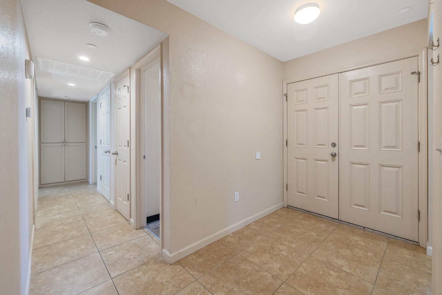 Detail Gallery Image 6 of 38 For 709 Shasta Dr, Hanford,  CA 93230 - 4 Beds | 2 Baths