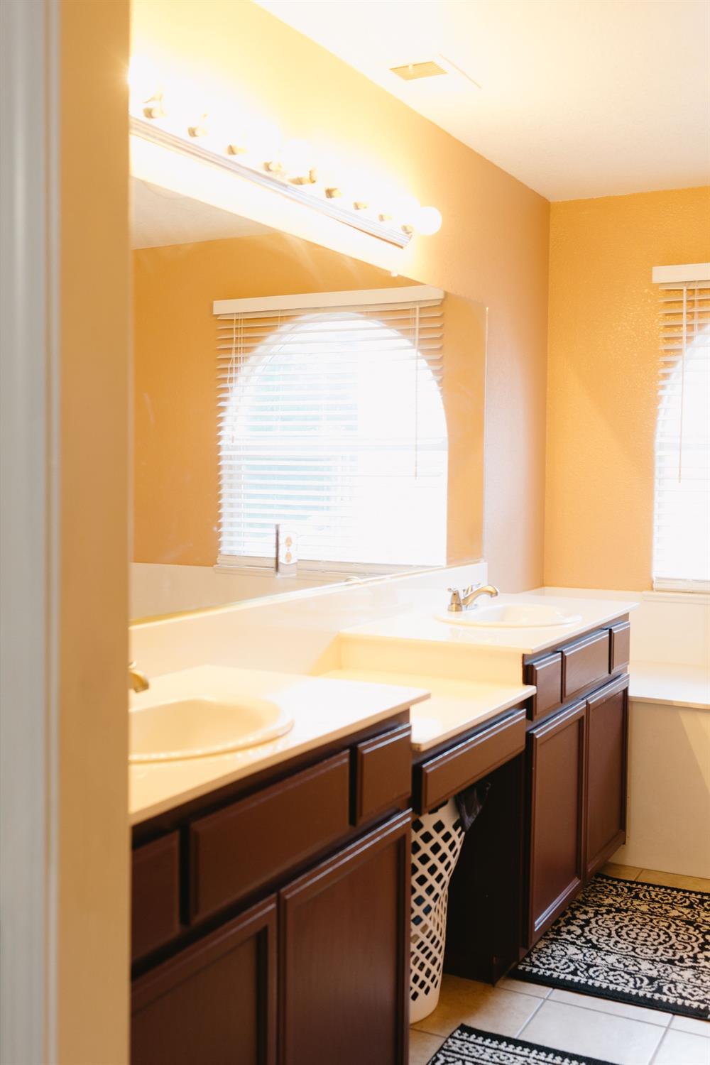 Detail Gallery Image 16 of 25 For 1684 via Milano, Gustine,  CA 95322 - 4 Beds | 3 Baths