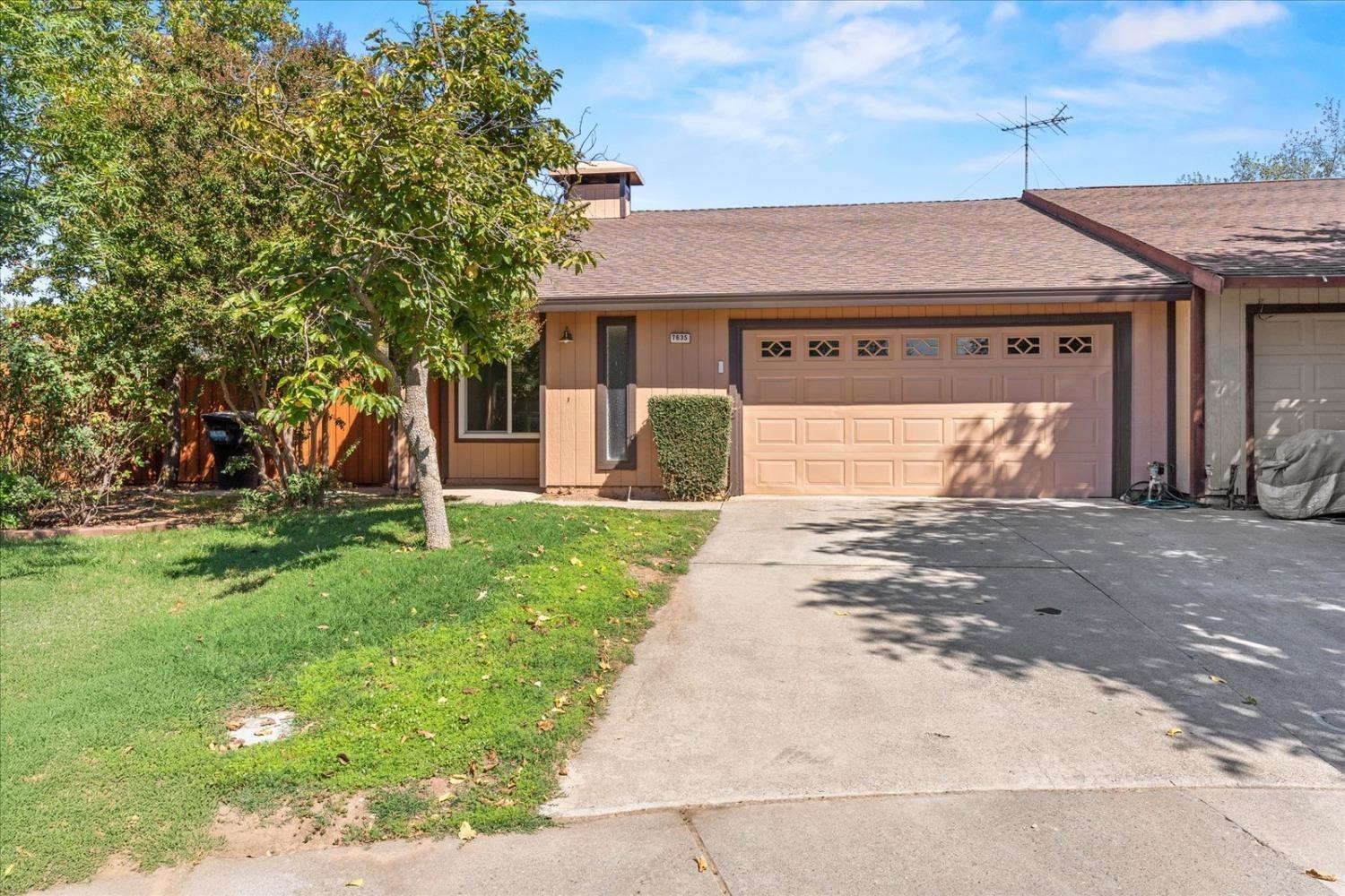 Detail Gallery Image 1 of 24 For 7635 Clover Woods Ct, Sacramento,  CA 95828 - 2 Beds | 2 Baths