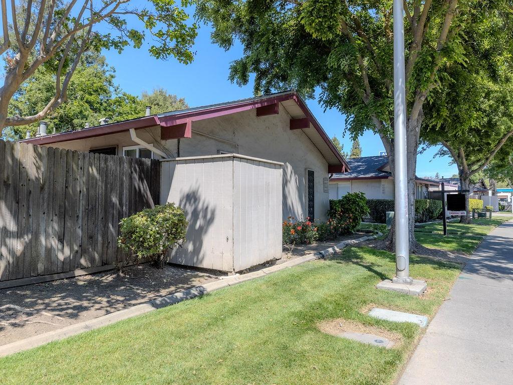 Detail Gallery Image 5 of 22 For 6609 Plymouth Rd, Stockton,  CA 95207 - 2 Beds | 1 Baths