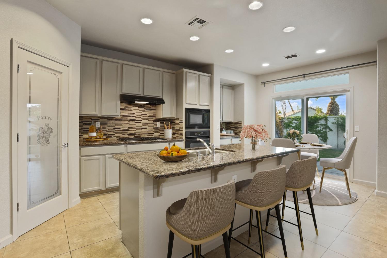 Detail Gallery Image 8 of 38 For 1401 Oasis Ln, Patterson,  CA 95363 - 4 Beds | 2/1 Baths