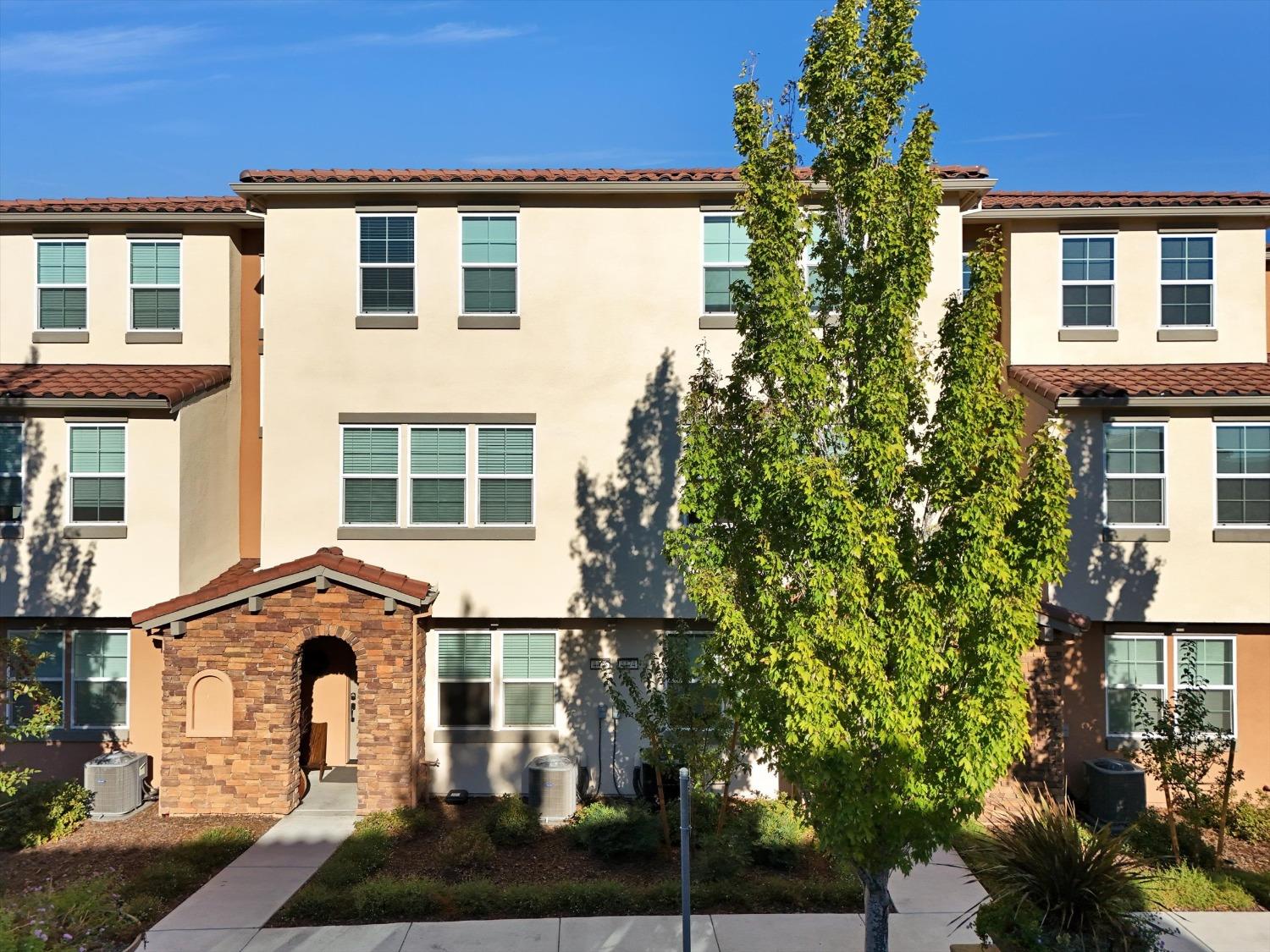Detail Gallery Image 1 of 97 For 4474 Louvre Ln, Sacramento,  CA 95834 - 4 Beds | 3/1 Baths