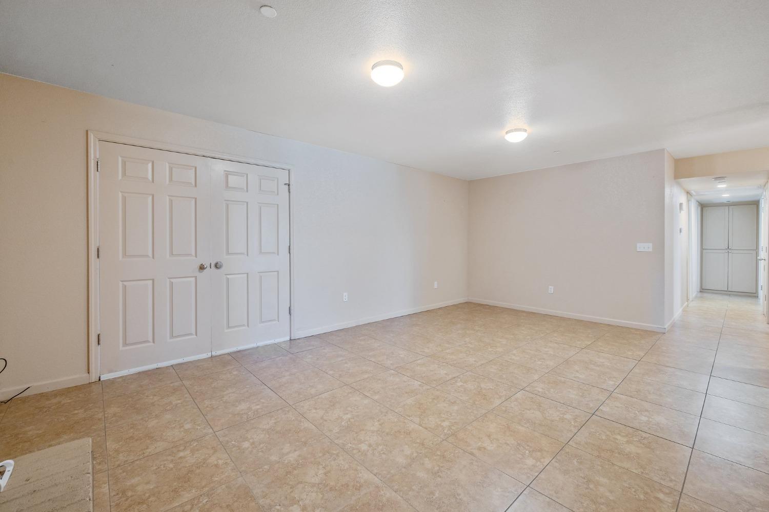 Detail Gallery Image 11 of 38 For 709 Shasta Dr, Hanford,  CA 93230 - 4 Beds | 2 Baths