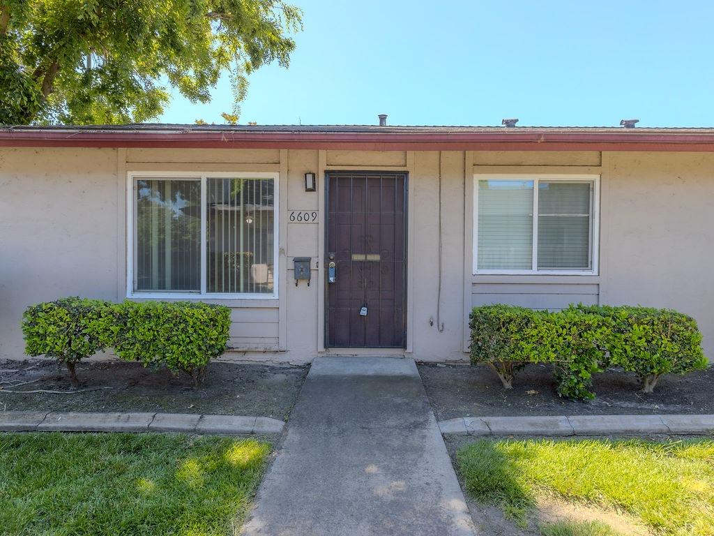 Detail Gallery Image 3 of 22 For 6609 Plymouth Rd, Stockton,  CA 95207 - 2 Beds | 1 Baths