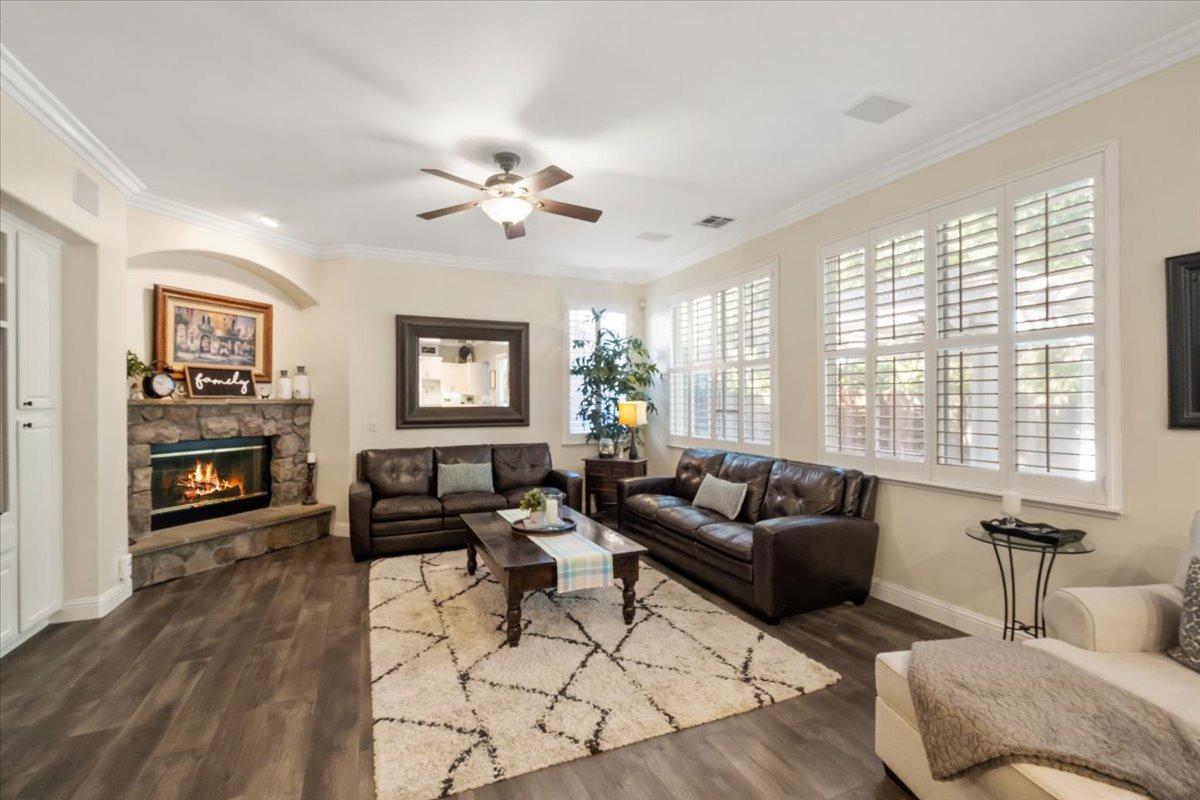 Detail Gallery Image 16 of 49 For 9837 Valgrande Way, Elk Grove,  CA 95757 - 5 Beds | 4 Baths