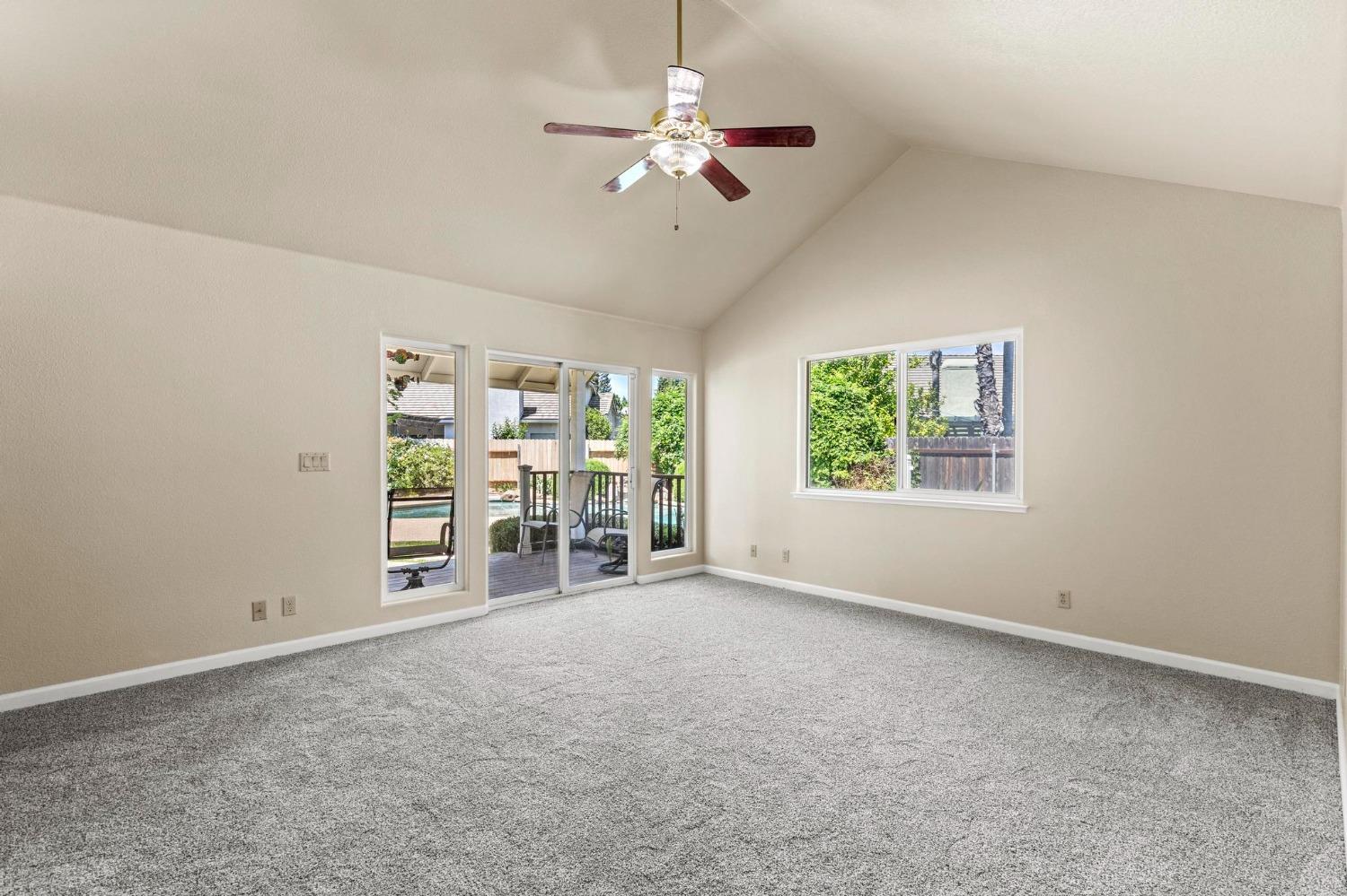 Detail Gallery Image 14 of 42 For 1840 Saratoga Ct, Yuba City,  CA 95993 - 3 Beds | 2 Baths