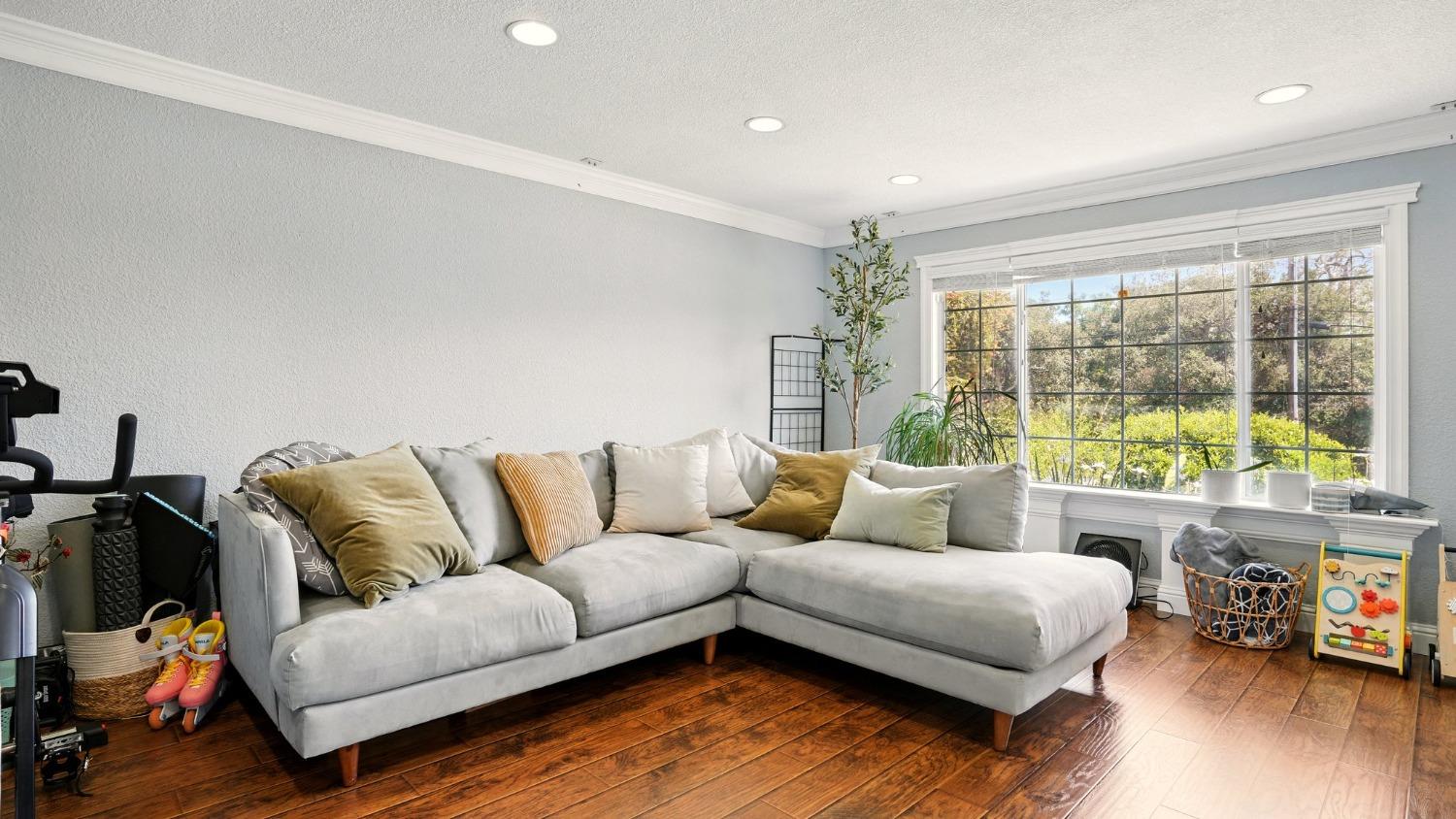 Detail Gallery Image 8 of 38 For 2885 Penitencia Creek Rd, San Jose,  CA 95132 - 4 Beds | 2/1 Baths