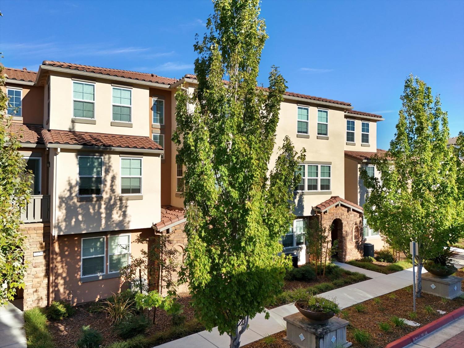 Detail Gallery Image 5 of 97 For 4474 Louvre Ln, Sacramento,  CA 95834 - 4 Beds | 3/1 Baths