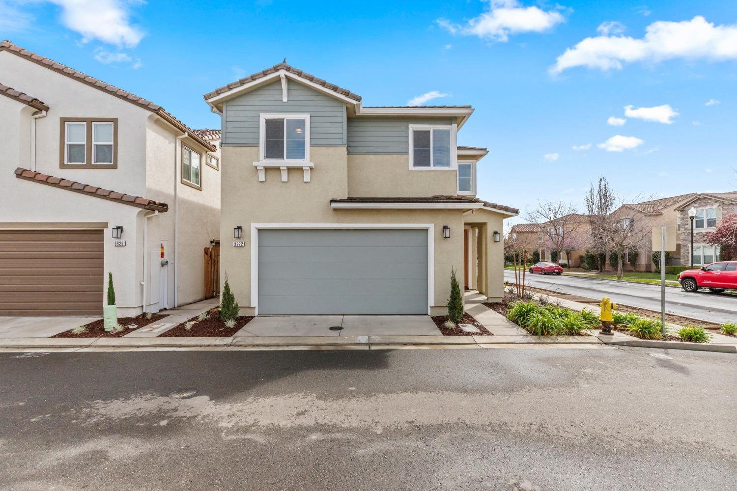 Detail Gallery Image 3 of 36 For 3922 Dedication Dr, Turlock,  CA 95382 - 3 Beds | 2/1 Baths