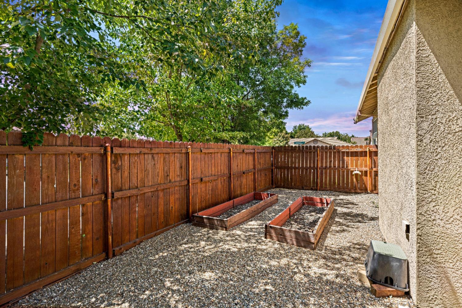 Detail Gallery Image 39 of 42 For 2106 Cargill Way, Roseville,  CA 95747 - 4 Beds | 2/1 Baths