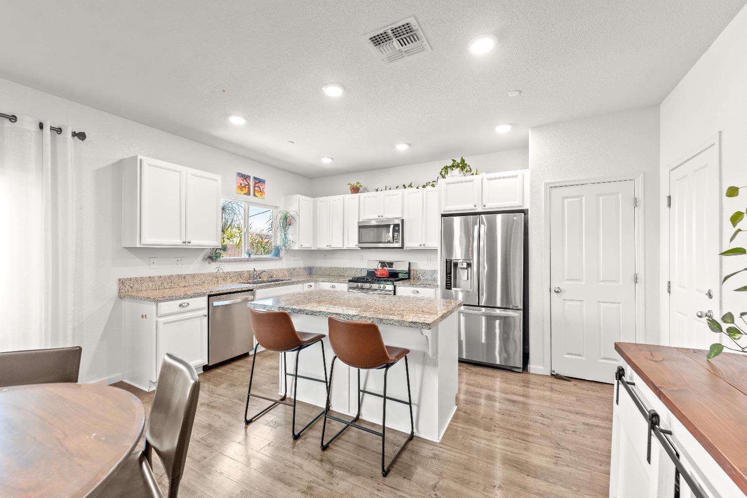 Detail Gallery Image 17 of 49 For 1033 Solstice St, Roseville,  CA 95747 - 4 Beds | 3 Baths