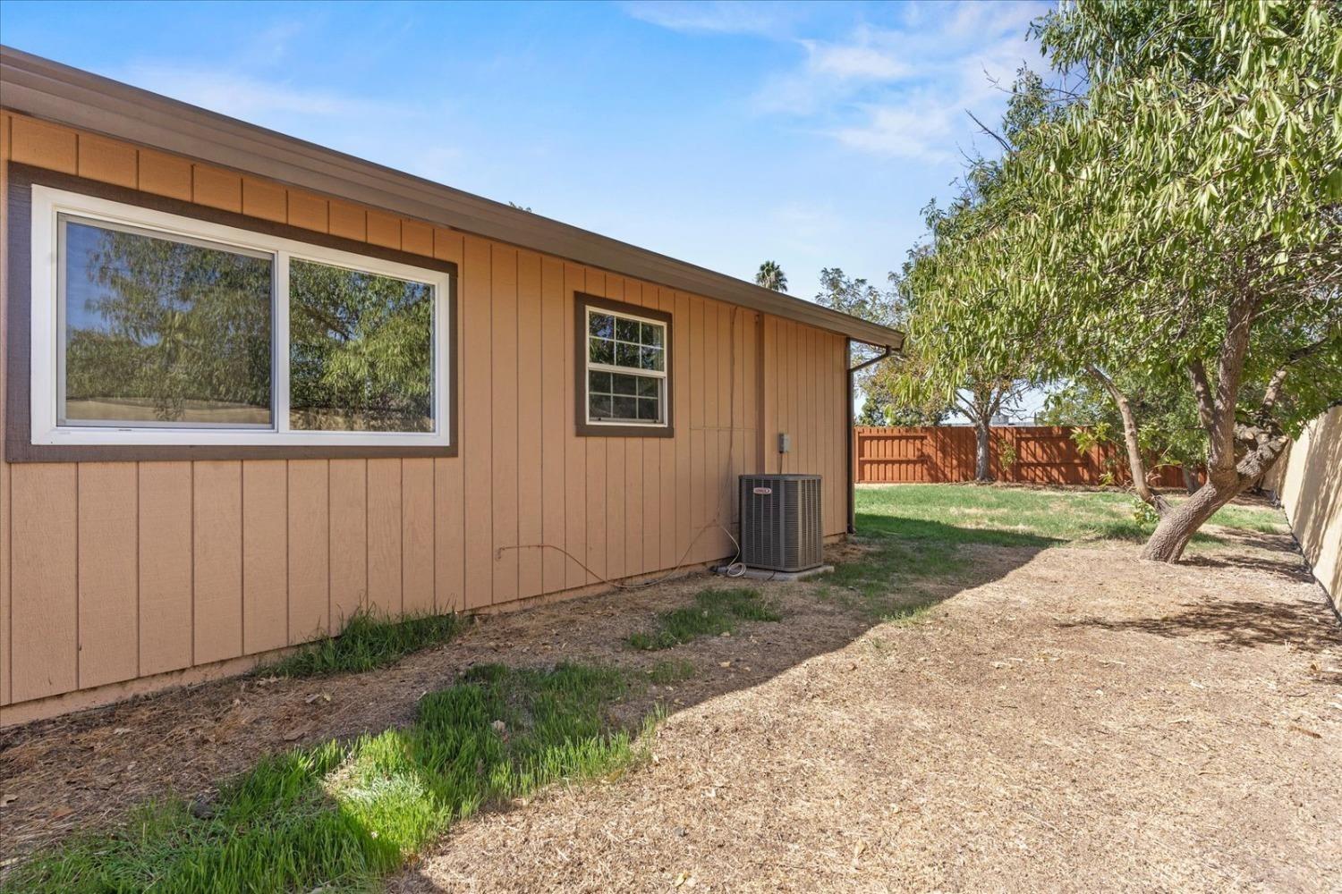 Detail Gallery Image 21 of 24 For 7635 Clover Woods Ct, Sacramento,  CA 95828 - 2 Beds | 2 Baths