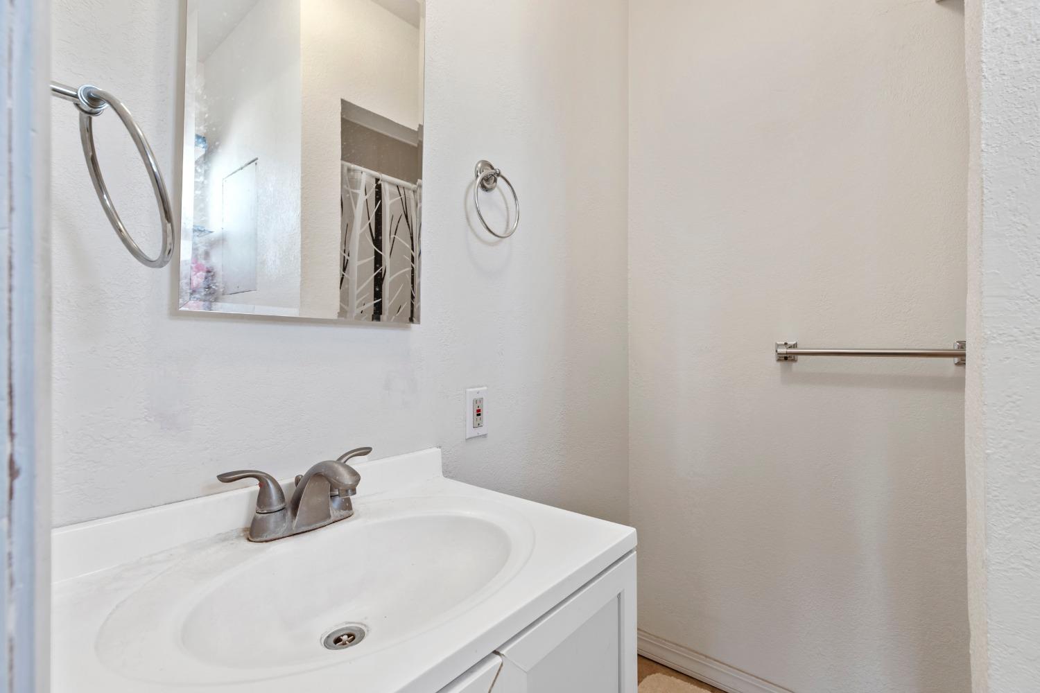 Detail Gallery Image 20 of 42 For 515 Locust Ave, Manteca,  CA 95337 - 3 Beds | 2 Baths