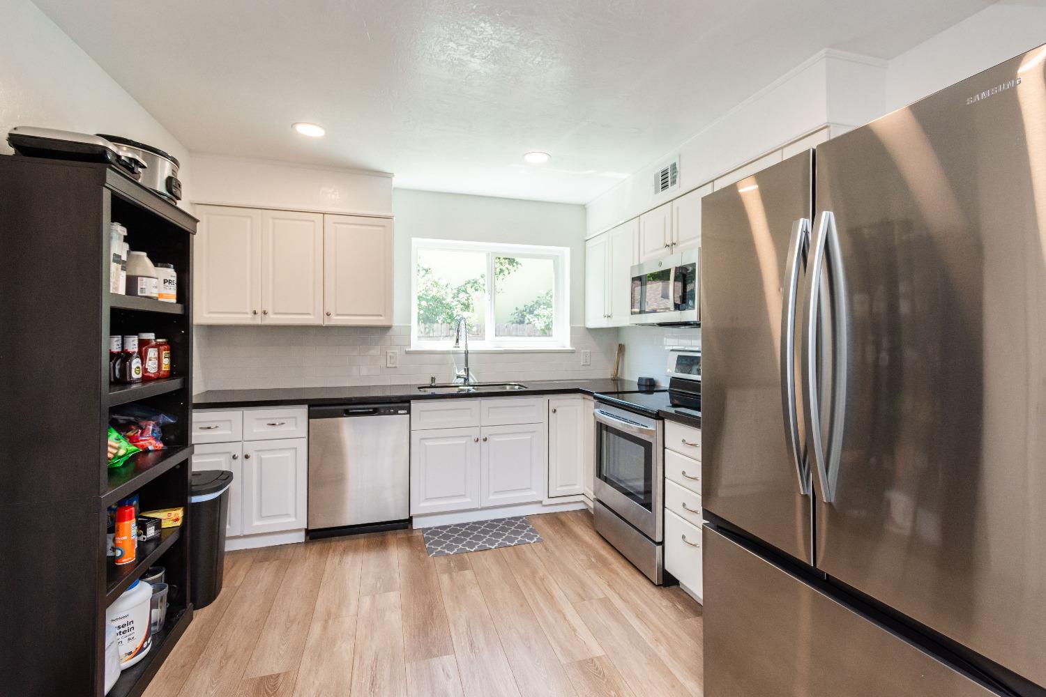 Detail Gallery Image 13 of 48 For 2672 Ellenbrook Dr, Rancho Cordova,  CA 95670 - 3 Beds | 2 Baths