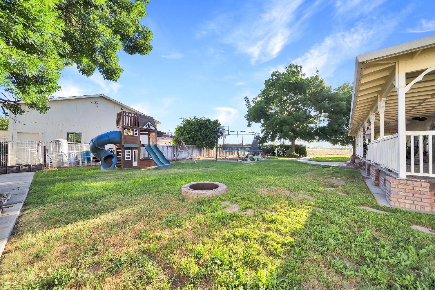 Detail Gallery Image 4 of 34 For 6630 Foote Rd, Ceres,  CA 95307 - 5 Beds | 3 Baths