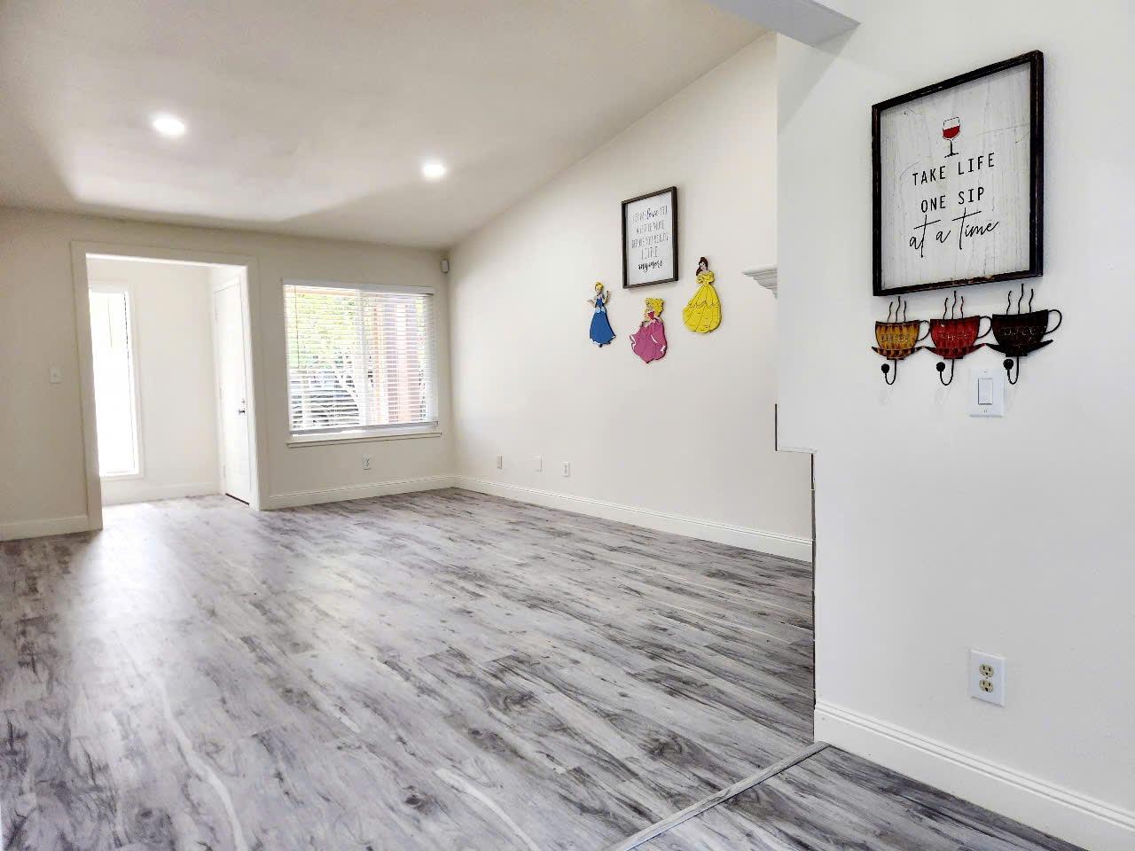 Detail Gallery Image 4 of 24 For 7635 Clover Woods Ct, Sacramento,  CA 95828 - 2 Beds | 2 Baths