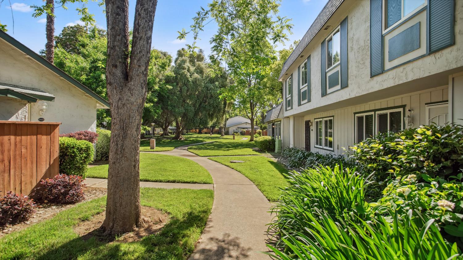 Detail Gallery Image 34 of 39 For 8903 Salmon Falls Dr #B,  Sacramento,  CA 95826 - 4 Beds | 2/1 Baths