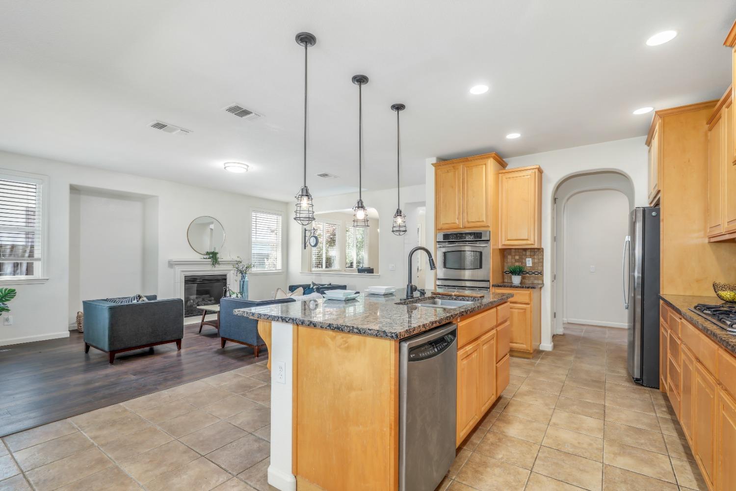 Detail Gallery Image 11 of 64 For 549 Fresian Dr, Oakdale,  CA 95361 - 4 Beds | 3/1 Baths
