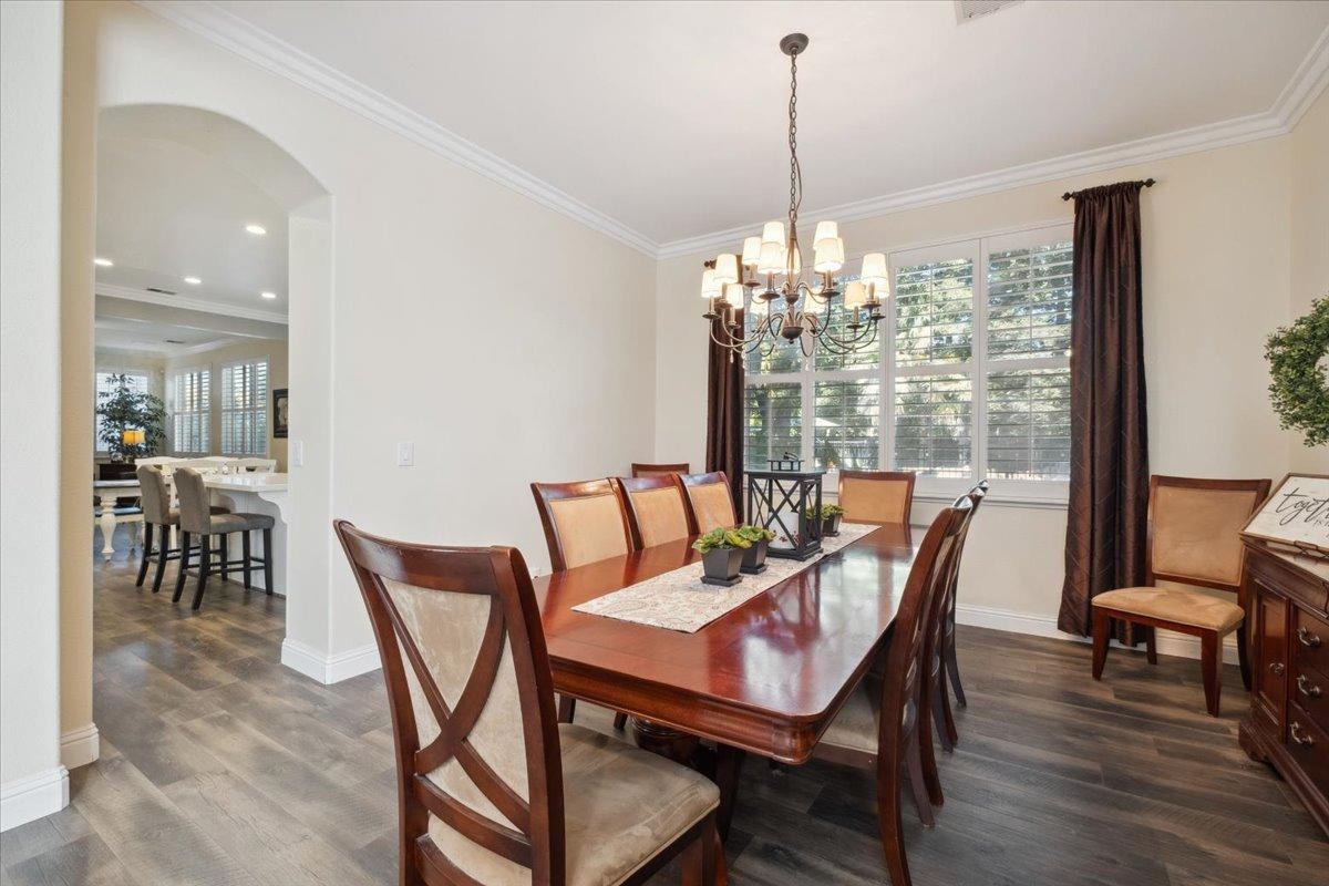 Detail Gallery Image 9 of 49 For 9837 Valgrande Way, Elk Grove,  CA 95757 - 5 Beds | 4 Baths