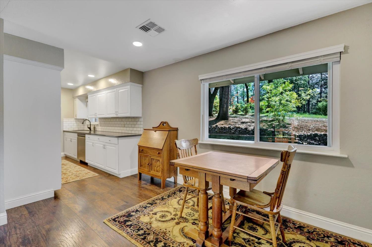 Detail Gallery Image 12 of 75 For 10286 Sugar Pine Ct, Grass Valley,  CA 95949 - 3 Beds | 2 Baths