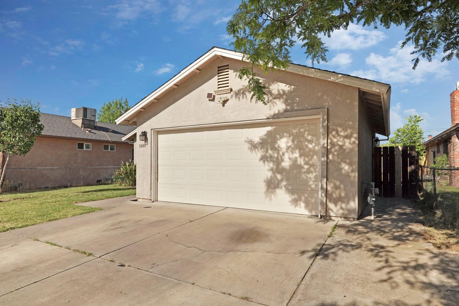 Detail Gallery Image 3 of 38 For 3460 Belleview Ave, Stockton,  CA 95206 - 3 Beds | 2 Baths