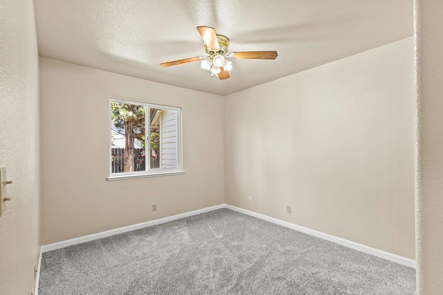 Detail Gallery Image 11 of 42 For 1840 Saratoga Ct, Yuba City,  CA 95993 - 3 Beds | 2 Baths