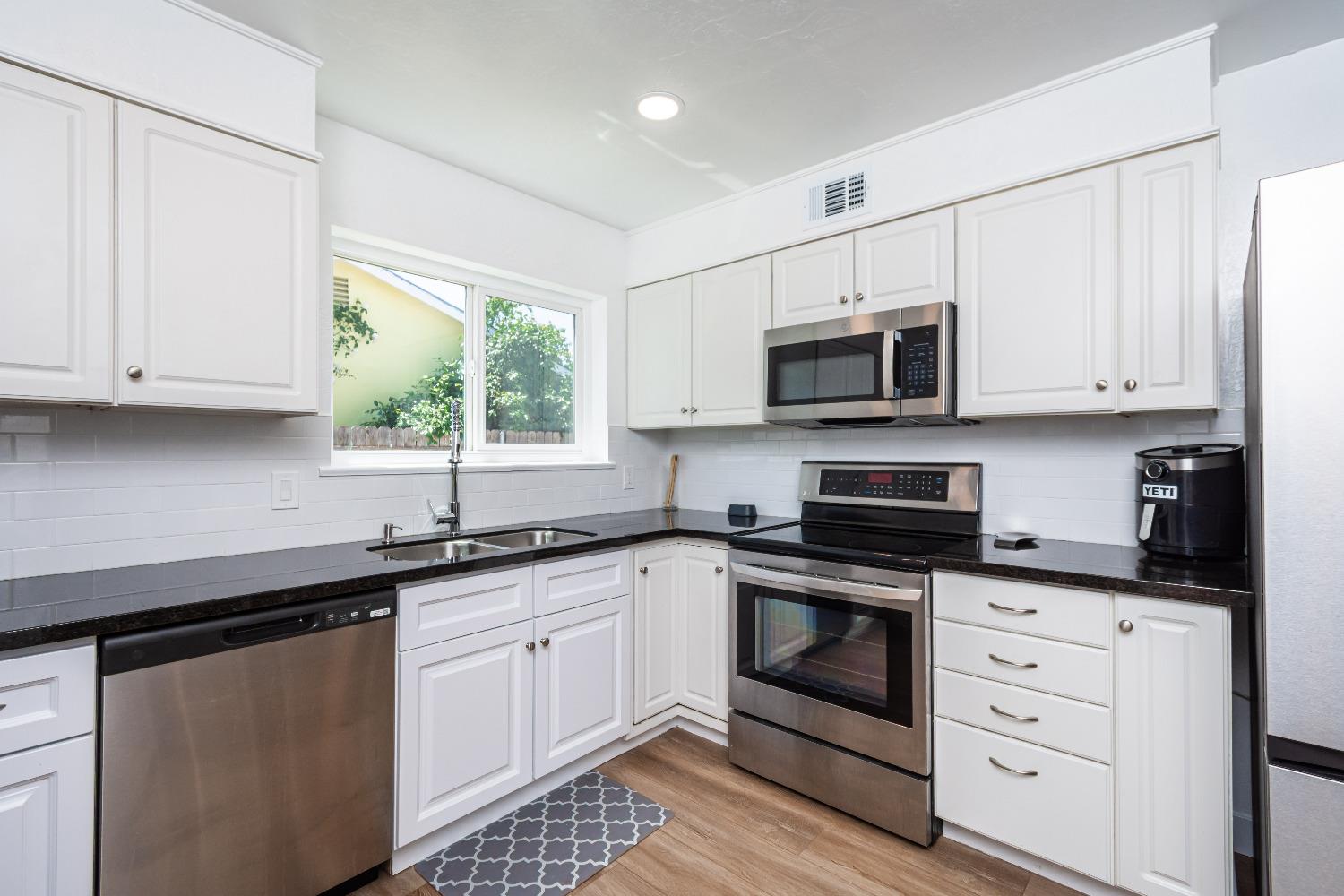 Detail Gallery Image 15 of 48 For 2672 Ellenbrook Dr, Rancho Cordova,  CA 95670 - 3 Beds | 2 Baths