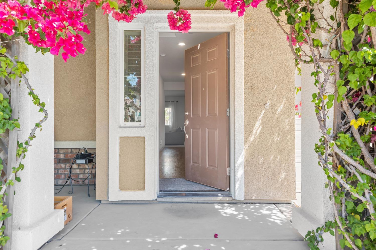 Detail Gallery Image 4 of 49 For 1033 Solstice St, Roseville,  CA 95747 - 4 Beds | 3 Baths