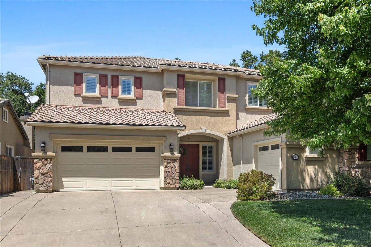 Detail Gallery Image 2 of 49 For 9837 Valgrande Way, Elk Grove,  CA 95757 - 5 Beds | 4 Baths