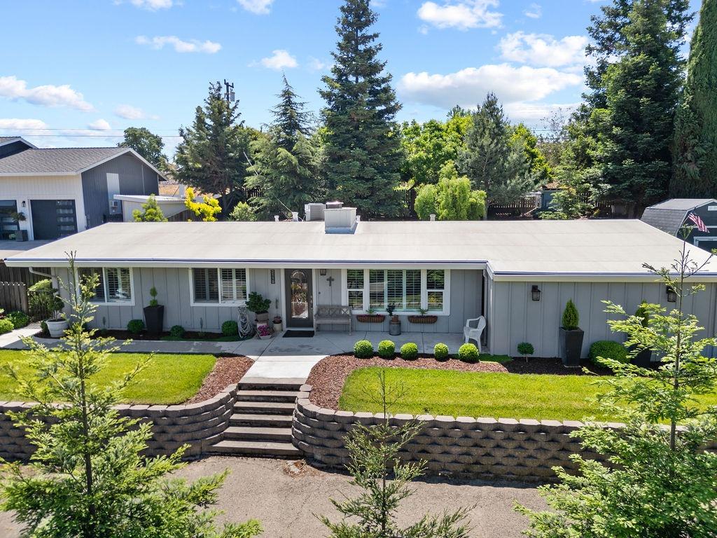 Detail Gallery Image 1 of 46 For 2119 Tioga Ave, Oakdale,  CA 95361 - 3 Beds | 2 Baths