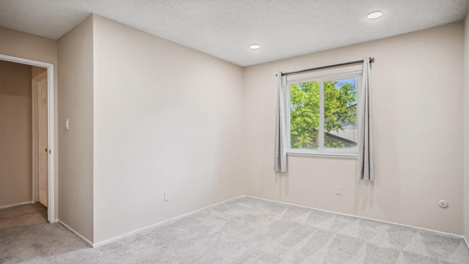 Detail Gallery Image 25 of 39 For 8903 Salmon Falls Dr #B,  Sacramento,  CA 95826 - 4 Beds | 2/1 Baths
