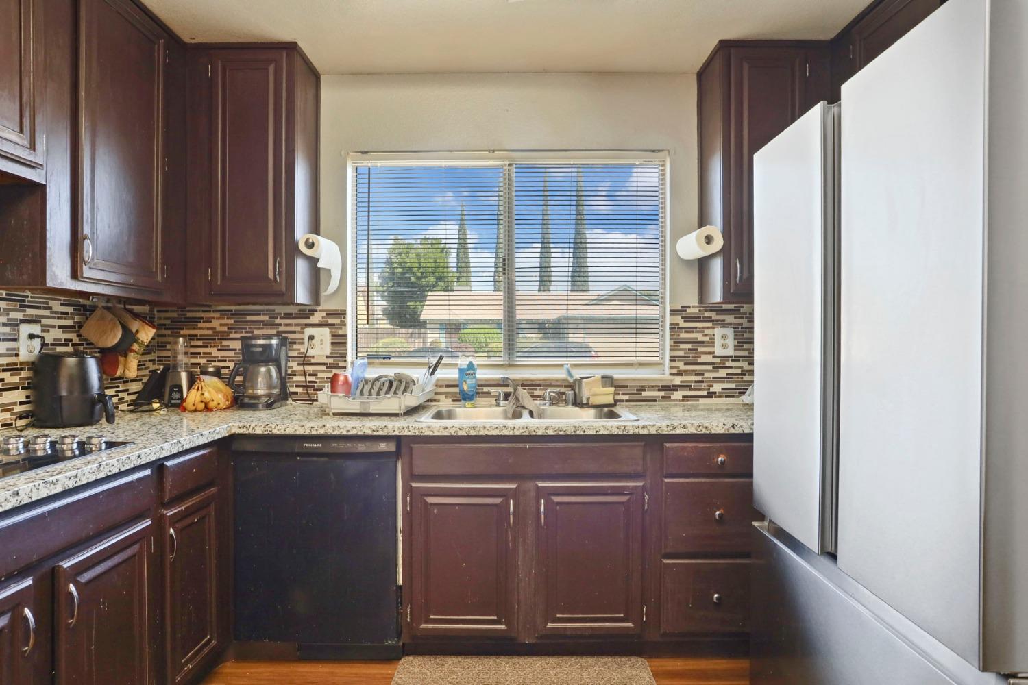 Detail Gallery Image 9 of 35 For 1122 Morning Dew Pl, Stockton,  CA 95210 - 3 Beds | 2/1 Baths
