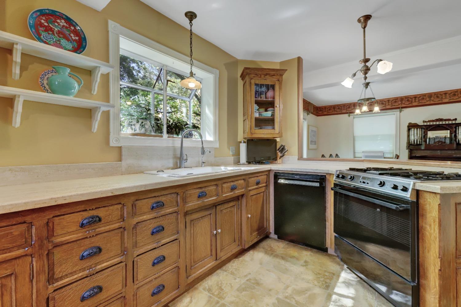 Detail Gallery Image 16 of 99 For 14511 Clear Creek Pl, Grass Valley,  CA 95949 - 3 Beds | 2 Baths