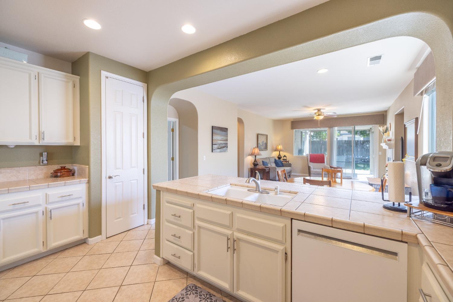 Detail Gallery Image 17 of 36 For 1524 Sandmark Dr, Sacramento,  CA 95835 - 4 Beds | 2 Baths