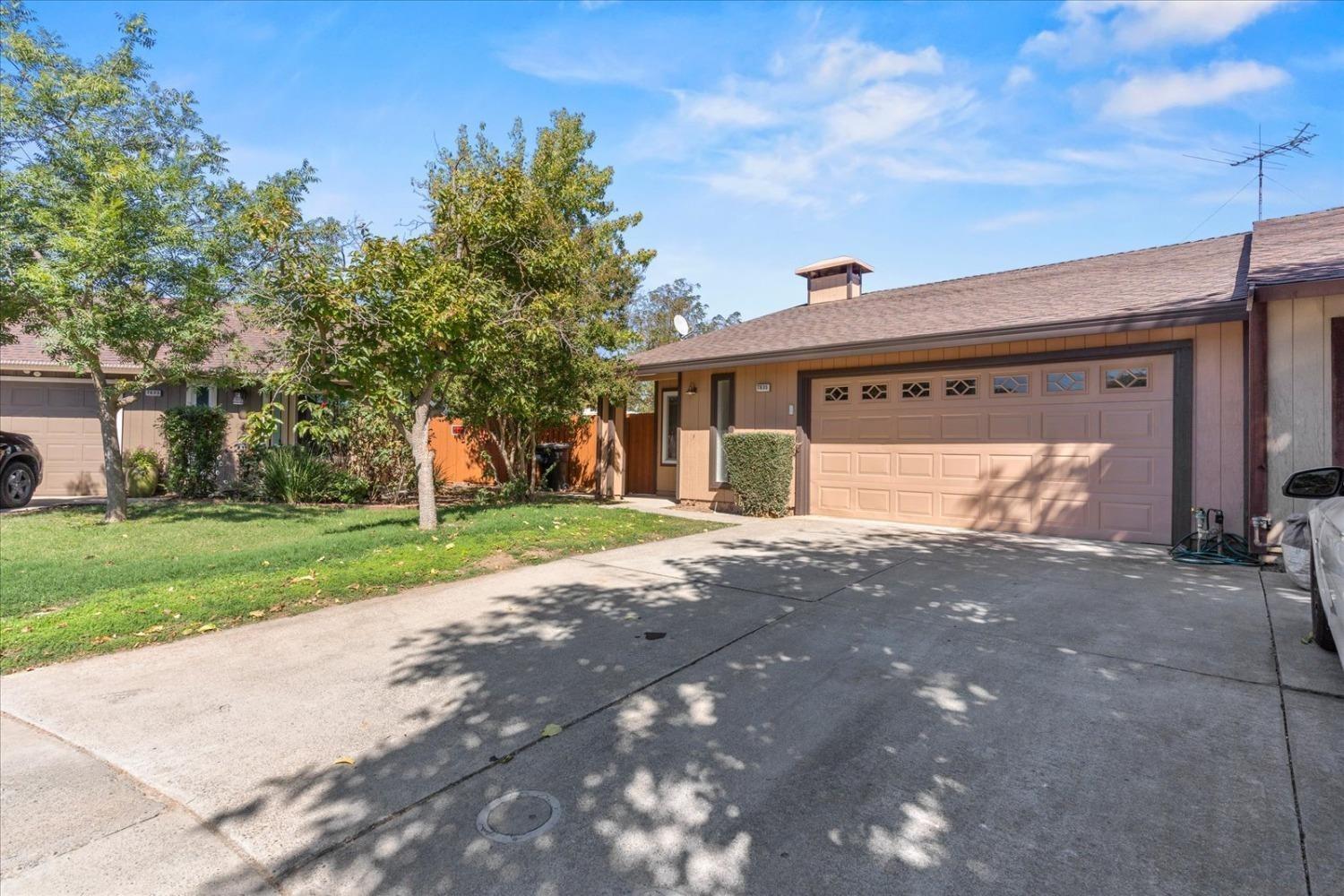 Detail Gallery Image 2 of 24 For 7635 Clover Woods Ct, Sacramento,  CA 95828 - 2 Beds | 2 Baths